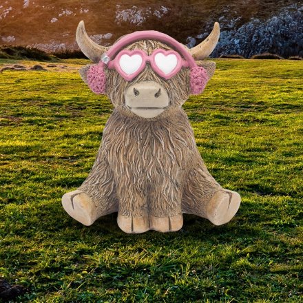 Highland Cow With Earphones Ornament – Cute Music‑Loving Cow Figurine UK